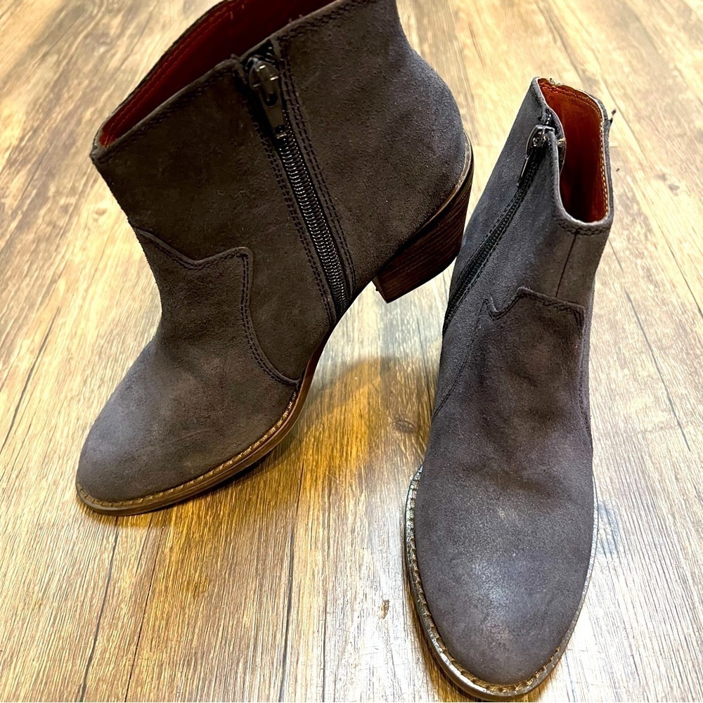 Lucky Brand Baley Suede Navy Blue Ankle Boot Chunky Heel Holiday Winter Cold 6 - Picture 2 of 9